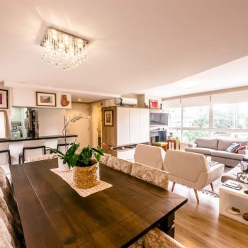 Apartamento à venda com 103m², 3 quartos, 1 suíte, 2 vagas no bairro Petrópolis em Porto Alegre