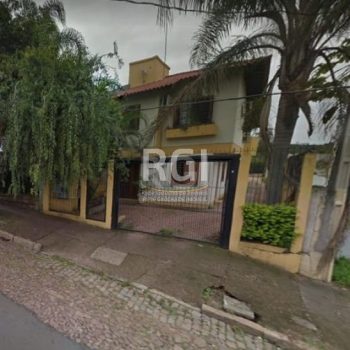 Casa à venda com 200m², 3 quartos, 1 suíte, 3 vagas no bairro Medianeira em Porto Alegre