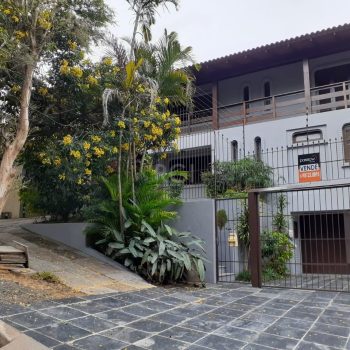 Casa à venda com 204m², 4 quartos, 1 suíte, 2 vagas no bairro Cristal em Porto Alegre