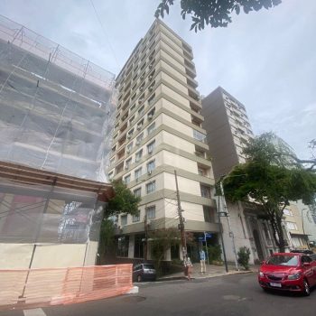 Apartamento à venda com 405m², 4 quartos, 1 suíte, 1 vaga no bairro Centro Histórico em Porto Alegre