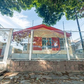 Casa à venda com 160m², 3 quartos, 1 suíte, 4 vagas no bairro Vila Ipiranga em Porto Alegre