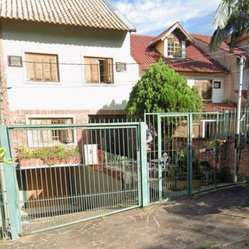 Casa à venda com 231m², 3 quartos, 1 suíte, 3 vagas no bairro Ipanema em Porto Alegre