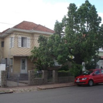 Casa à venda com 280m², 3 quartos, 1 suíte, 2 vagas no bairro Medianeira em Porto Alegre