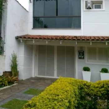 Casa à venda com 300m², 4 quartos, 1 suíte, 4 vagas no bairro Ipanema em Porto Alegre