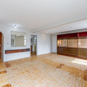 Apartamento à venda com 100m², 2 quartos, 1 suíte, 1 vaga no bairro Moinhos de Vento em Porto Alegre