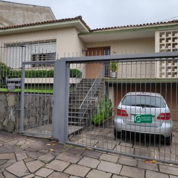 Casa à venda com 460m², 3 quartos, 3 vagas no bairro Três Figueiras em Porto Alegre