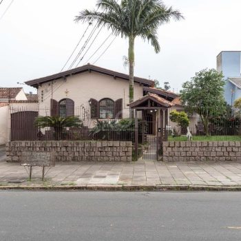 Casa à venda com 380m², 3 quartos, 1 suíte, 3 vagas no bairro Tristeza em Porto Alegre