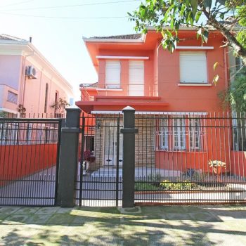 Casa à venda com 335m², 5 quartos, 1 suíte, 4 vagas no bairro Floresta em Porto Alegre