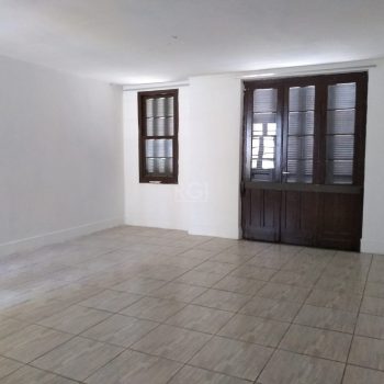 Casa à venda com 124m², 3 quartos, 2 suítes no bairro Santana em Porto Alegre