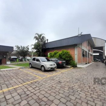 Depósito/Pavilhão à venda com 2.400m², 20 vagas no bairro Navegantes em Porto Alegre