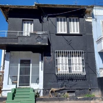 Casa à venda com 200m², 5 quartos, 2 vagas no bairro Azenha em Porto Alegre