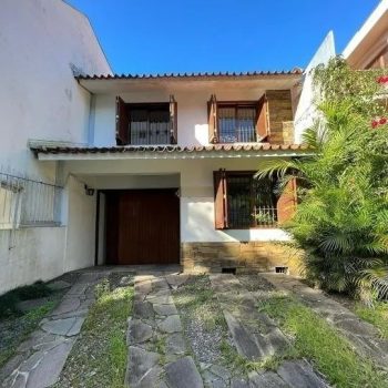 Casa à venda com 217m², 3 quartos, 1 suíte, 3 vagas no bairro São João em Porto Alegre