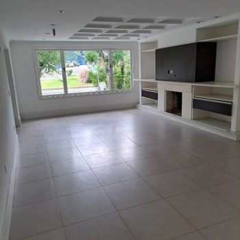 Casa à venda com 268m², 3 quartos, 1 suíte, 4 vagas no bairro Três Figueiras em Porto Alegre