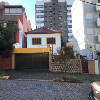 Casa à venda com 247m², 3 quartos, 2 vagas no bairro Petrópolis em Porto Alegre