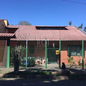 Casa à venda com 354m², 3 quartos, 2 suítes, 4 vagas no bairro Ipanema em Porto Alegre