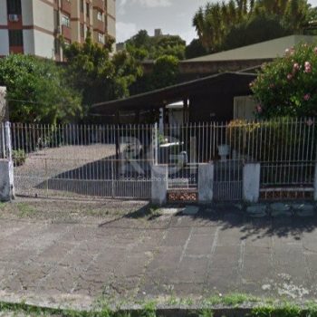 Casa à venda com 220m², 2 quartos, 2 vagas no bairro Tristeza em Porto Alegre