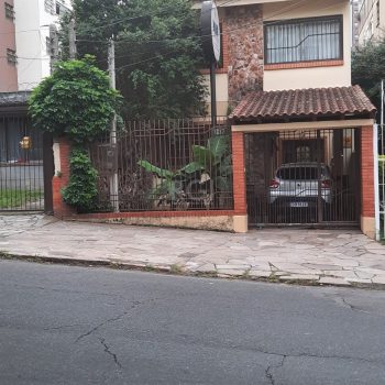 Casa à venda com 347m², 5 quartos, 2 suítes, 3 vagas no bairro São João em Porto Alegre