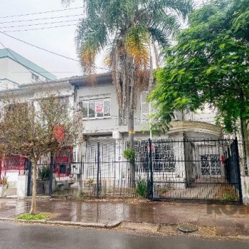 Casa à venda com 252m², 3 quartos, 1 suíte, 3 vagas no bairro Menino Deus em Porto Alegre