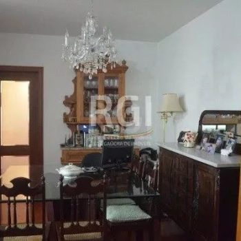 Apartamento à venda com 100m², 3 quartos, 1 suíte, 1 vaga no bairro Moinhos de Vento em Porto Alegre