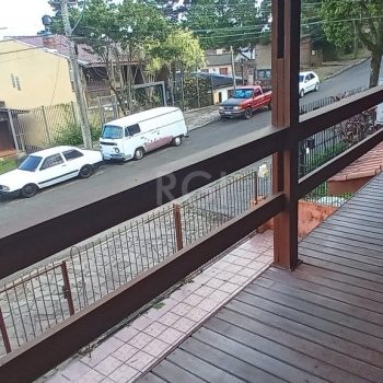 Casa à venda com 107m², 3 quartos, 2 vagas no bairro Tristeza em Porto Alegre