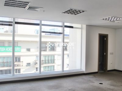 Sala para alugar com 49m², 1 vaga no bairro Três Figueiras em Porto Alegre - Foto 2