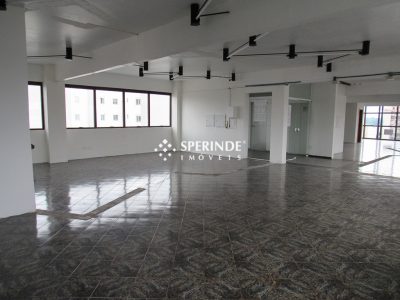 Sala para alugar com 310m², 4 vagas no bairro Centro em Caxias do Sul - Foto 11