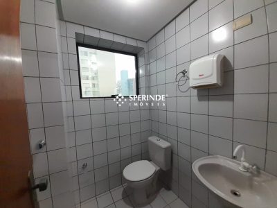 Sala para alugar com 80m², 1 vaga no bairro Centro em Caxias do Sul - Foto 4