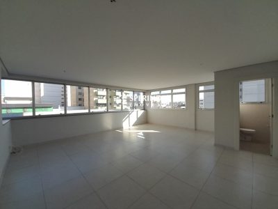 Sala para alugar com 48m², 1 vaga no bairro Centro em Caxias do Sul - Foto 11