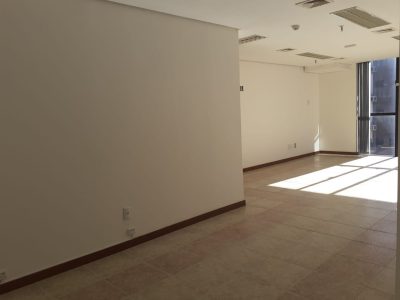 Sala para alugar com 38m², 1 vaga no bairro Mont Serrat em Porto Alegre - Foto 2