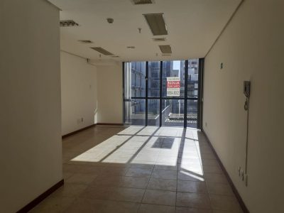 Sala para alugar com 38m², 1 vaga no bairro Mont Serrat em Porto Alegre - Foto 4