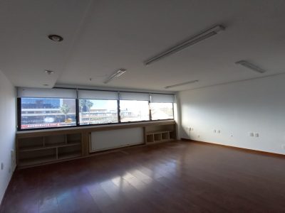 Sala para alugar com 95m² no bairro Menino Deus em Porto Alegre - Foto 2