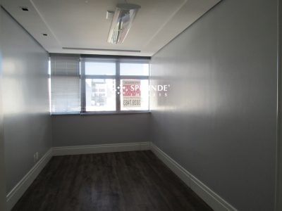 Sala para alugar com 45m², 1 vaga no bairro Centro em Caxias do Sul - Foto 4