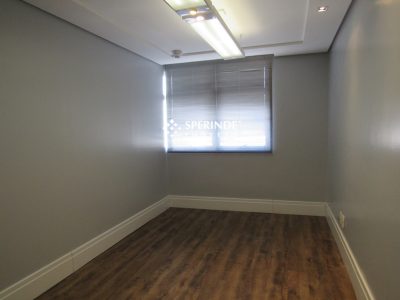 Sala para alugar com 45m², 1 vaga no bairro Centro em Caxias do Sul - Foto 7