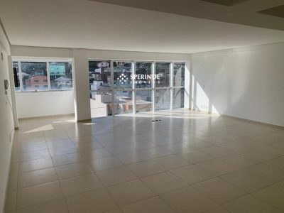 Sala para alugar com 67m², 1 vaga no bairro Cruzeiro em Caxias do Sul - Foto 4