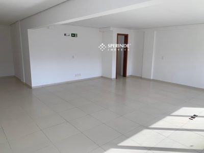 Sala para alugar com 57m², 1 vaga no bairro Cruzeiro em Caxias do Sul - Foto 2