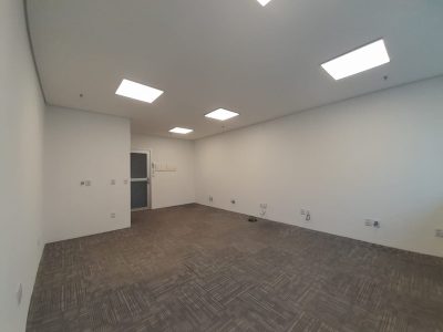 Sala para alugar com 34m², 1 vaga no bairro Jardim Botânico em Porto Alegre - Foto 4