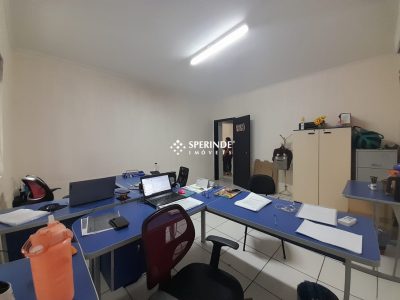 Casa Comercial para alugar com 280m², 7 quartos, 1 vaga no bairro São Geraldo em Porto Alegre - Foto 16