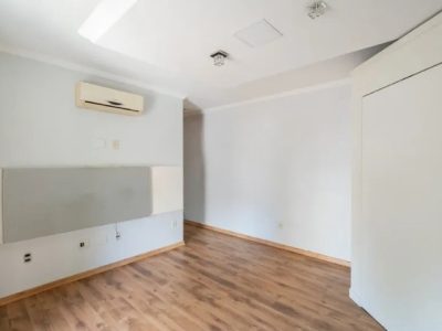 Casa para alugar com 499m², 4 quartos, 6 vagas no bairro Vila Ipiranga em Porto Alegre - Foto 17