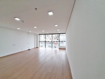 Sala para alugar com 44m², 1 vaga no bairro Independência em Porto Alegre - Foto 2