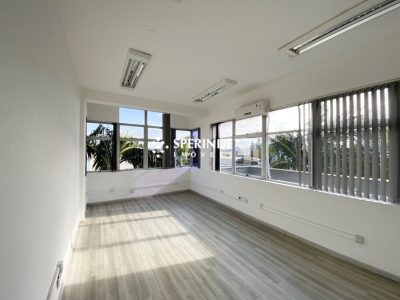 Sala para alugar com 62m² no bairro Navegantes em Porto Alegre - Foto 4