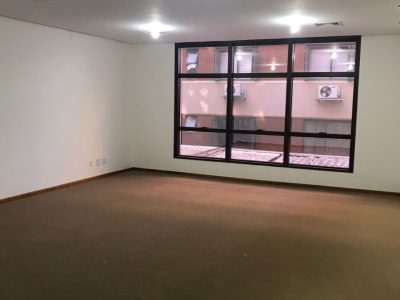 Sala para alugar com 87m² no bairro Floresta em Porto Alegre - Foto 4