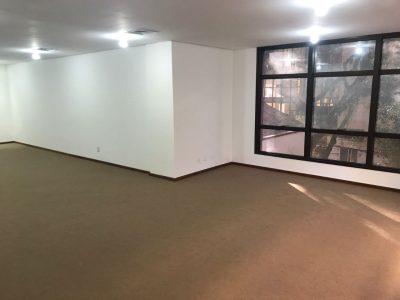 Sala para alugar com 87m² no bairro Floresta em Porto Alegre - Foto 6