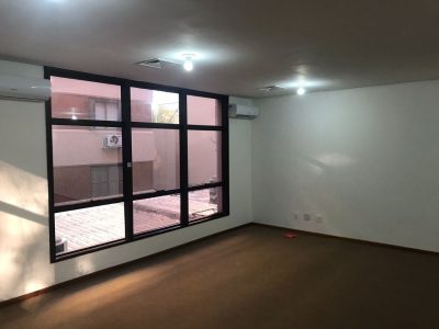 Sala para alugar com 87m² no bairro Floresta em Porto Alegre - Foto 9