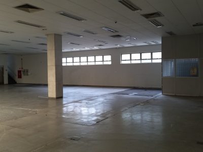 Prédio para alugar com 1.398m² no bairro São Geraldo em Porto Alegre - Foto 8