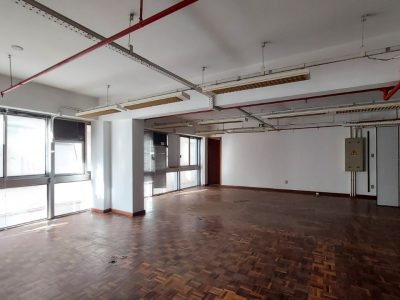 Sala para alugar com 241m² no bairro Centro Histórico em Porto Alegre - Foto 6