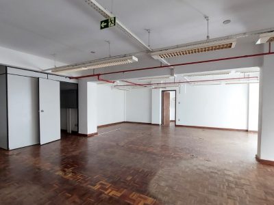 Sala para alugar com 241m² no bairro Centro Histórico em Porto Alegre - Foto 9