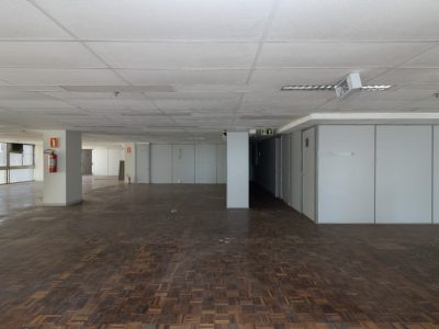 Sala para alugar com 495m² no bairro Centro Histórico em Porto Alegre - Foto 4