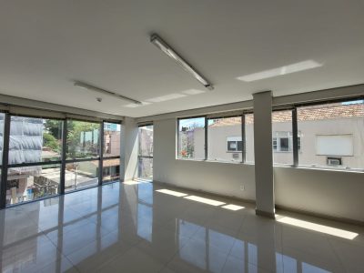 Sala para alugar com 52m² no bairro Auxiliadora em Porto Alegre - Foto 4