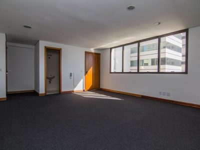 Sala para alugar com 37m² no bairro Auxiliadora em Porto Alegre - Foto 7