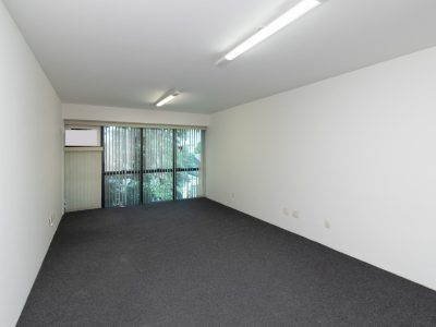 Sala para alugar com 40m² no bairro Passo d'Areia em Porto Alegre - Foto 2